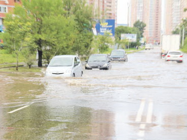 Волнение на дорогах: колёса уходят под воду