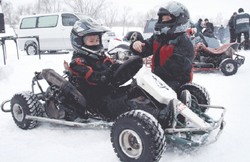 Карт летит, как птица