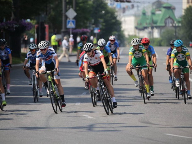 По главной улице - на велосипеде