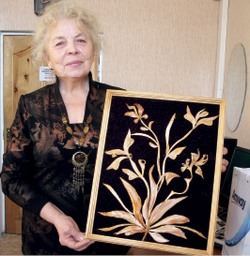 Картина из веточек и корней