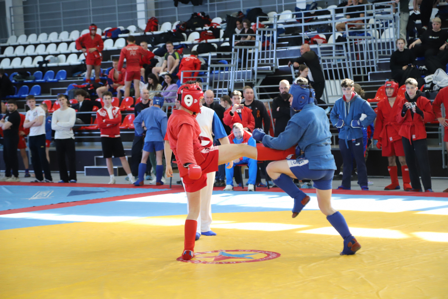 В Хабаровске прошел турнир по самбо памяти героя СВО Амангазы Сикуатова