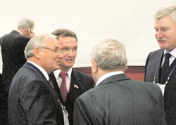 Капля, которая точит правительственный камень
