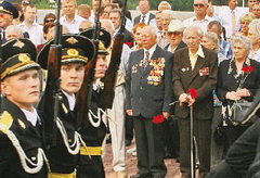 И помнит мир спасённый