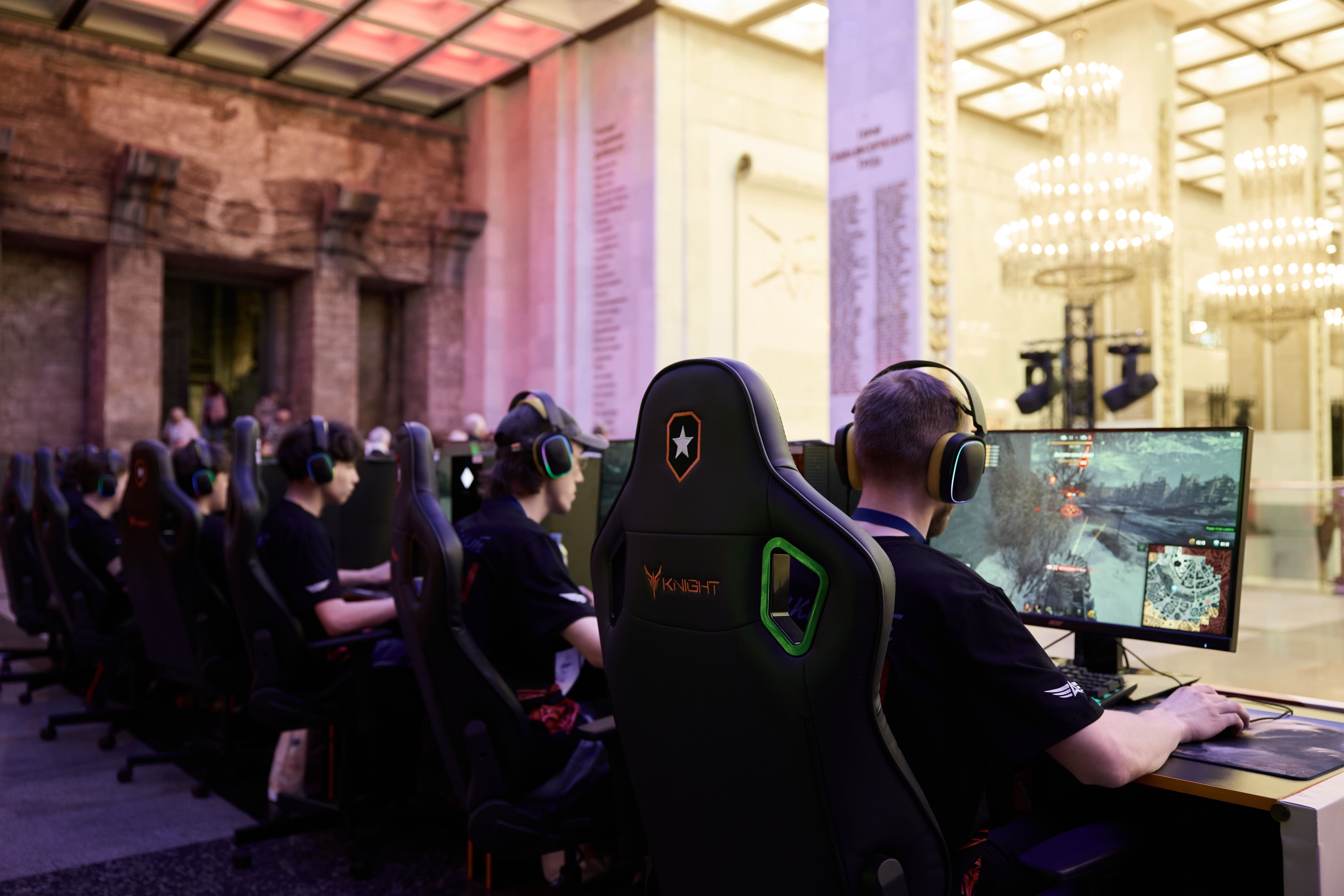 Геймеры вошли в историю: финалисты кибертурнира «Диктант Победы» встретились в Москве