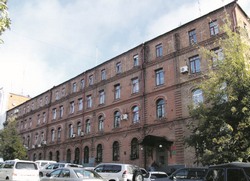 Без ладанки память стучится в грудь