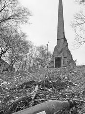 Власть и бизнес поссорились на братской могиле