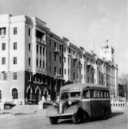 В синий автобус сажусь на ходу