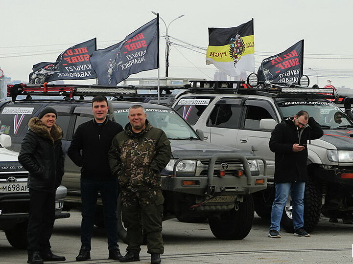 «Мы с президентом! Мы с Донбассом!»