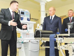 Владимир Путин, если что, может и прооперировать?..