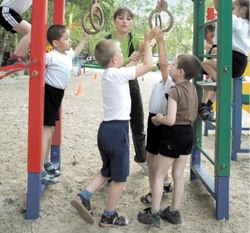 Родился - сразу в очередь