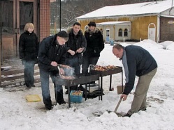 Держи ноги в тепле, и глинтвейн тебе в помощь!