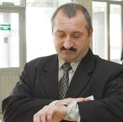 Стрелки часов лучше не трогать