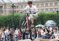 Воздушных шаров много не бывает