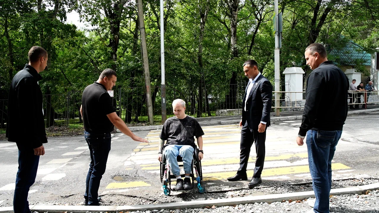 Ремонт улицы Санаторной в Хабаровске возобновили после дождей