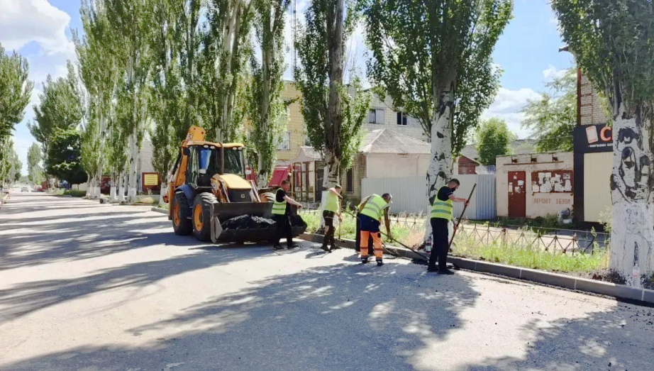 Хабаровский край третий год помогает городу Дебальцево восстанавливать дороги