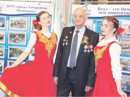 Из одного металла льют медаль за бой, медаль за труд