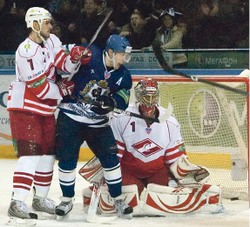 Героев нашли в резерве