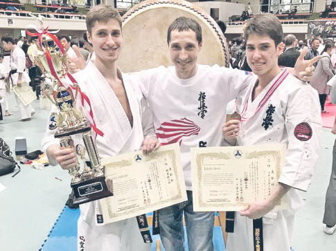 Отец и два сына