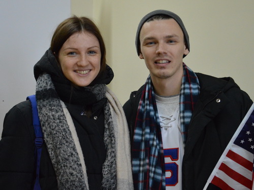 На трибунах тише не становится