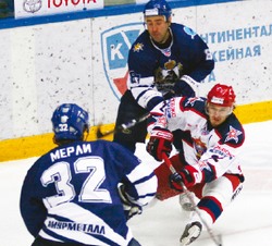 «Амур» попал под «Локомотив»