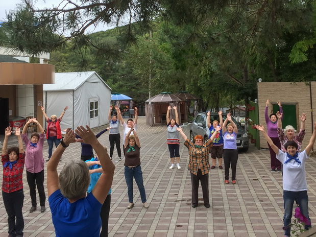 В «ПенсИОНЕРСКОМ» лагере с утра физзарядка