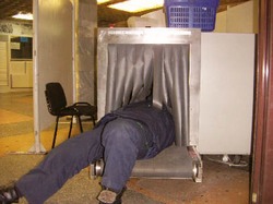 Игра с таможней в «помогая»