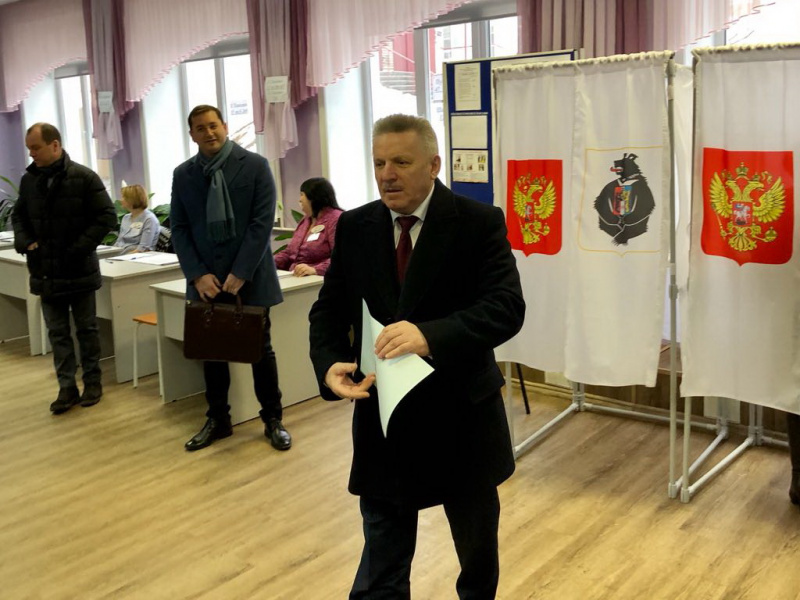 С праздничным настроением за красивого президента