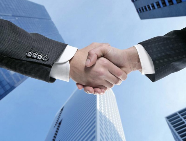 Трейдерам бинарных опционов: аналитики GoldmanSachs предсказали, сколько будет стоить нефть до конца года