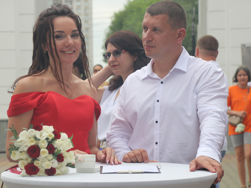 Сказали да! В день семьи хабаровчане заключили брак в парке Динамо