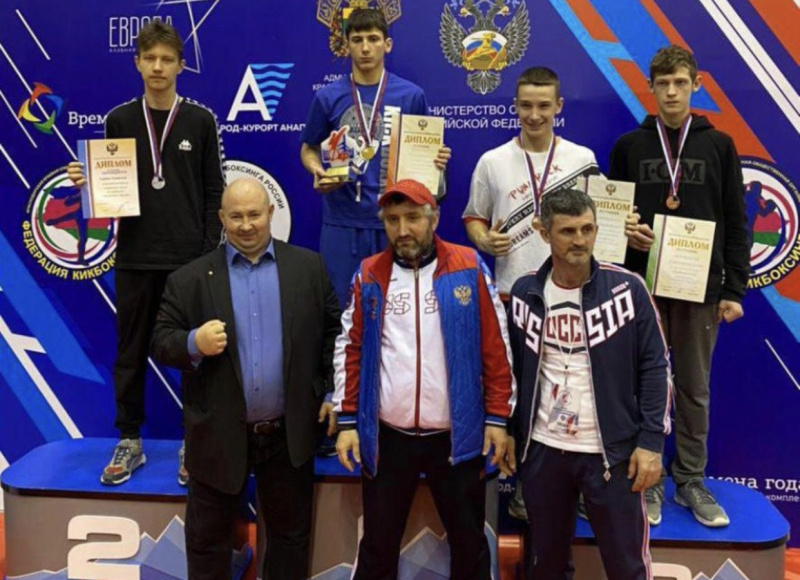 У хабаровских кикбоксеров серебро и бронза на чемпионате и первенстве России