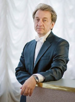 Издалека долго текла к нам «Волга-Волга»