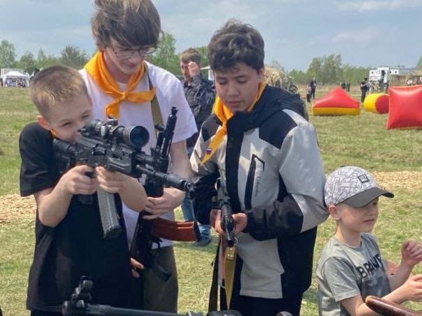 Вот так нам надо воспитывать пацанов