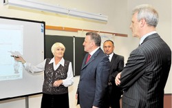 Андрей Фурсенко начал учебный год с Дальнего Востока