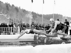 В Ичуне плавали в ледяной воде В Ичуне плавали в ледяной воде