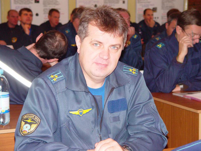 Ему могли позвонить среди ночи: «Срочно на вылет, люди попали в беду»