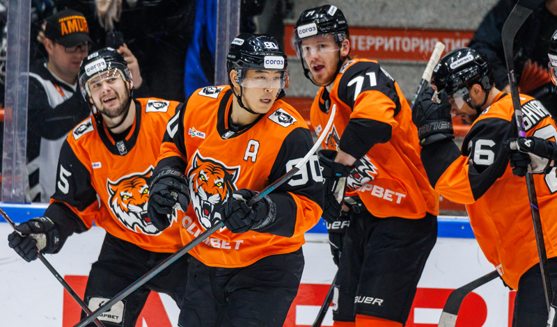 «Амур» одолел «Авангард». На очереди «Магнитка»