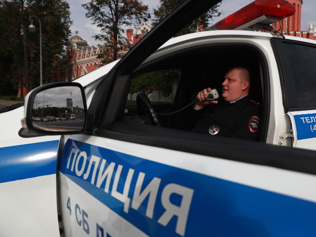 Беглый водитель: сбил семью и скрылся с проспекта