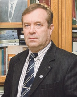 Плавно Амур в море что-то несёт