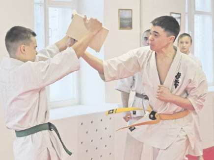 Зал единоборств принял спортсменов