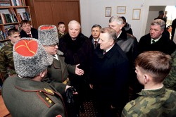 Губернатор вручил Боевое знамя