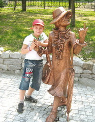 Вместо девушки с веслом - Шапокляк с зонтиком