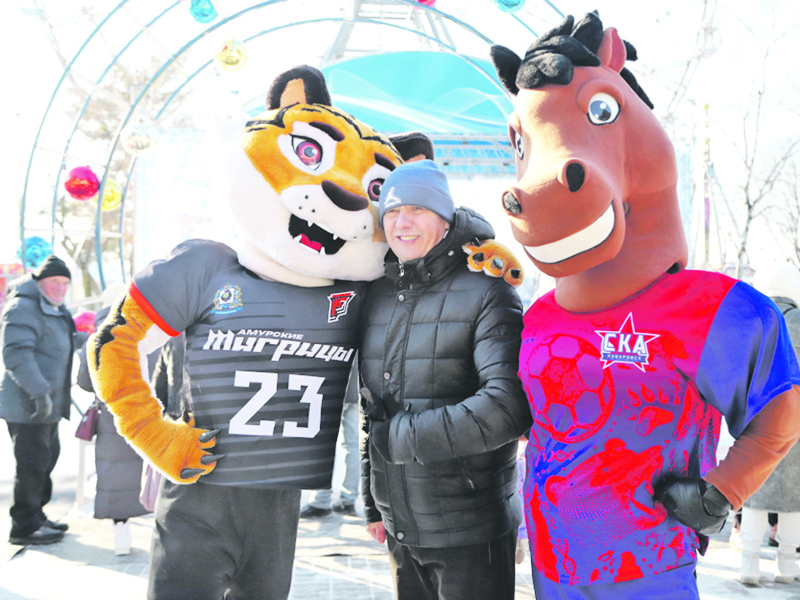 В праздники народный каток будет работать до часа ночи