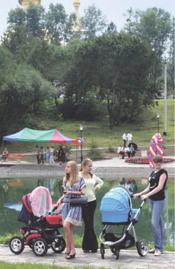 Пруд у храма