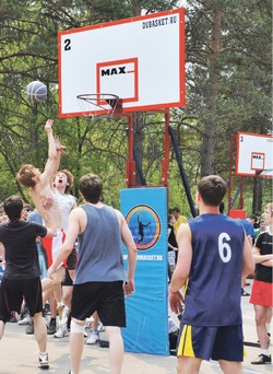 Циклон и ураган уличному баскетболу не помеха