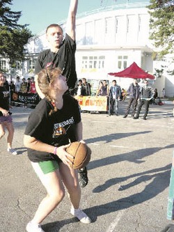 Баскетбольные «гладиаторы» закрыли сезон