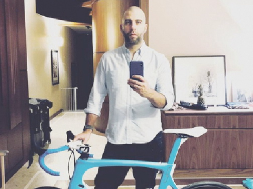 Иван Ургант побрился под «ноль»