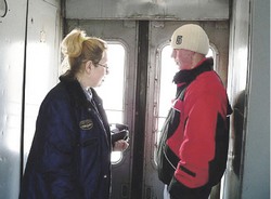 В электричках на «зайцев» охотятся