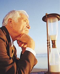 Повышать пенсионный возраст будем сами?