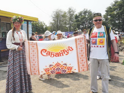 На Сабантуе съели полтонны плова вприкуску с чак-чаком