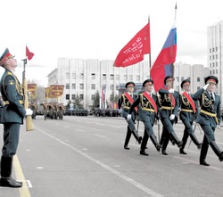 Поклонимся великим тем годам…